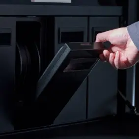 Markforged FX10 3D-Drucker: Erweitertes Materiallager mit automatischem Materialwechsel
