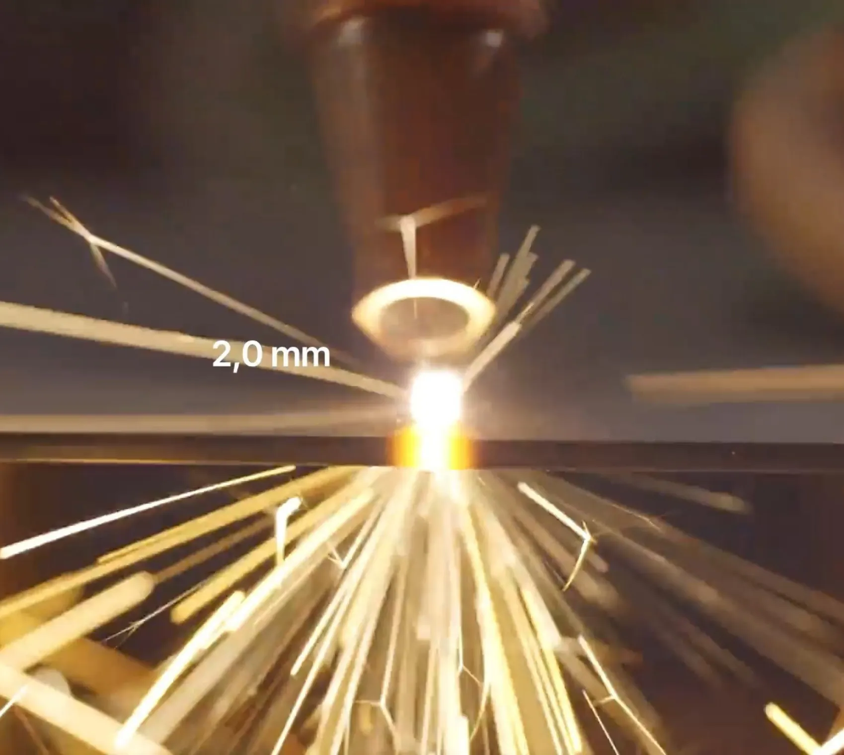 Metallbearbeitungsprozess mit Laser - Laserschweissen und CNC Cutter